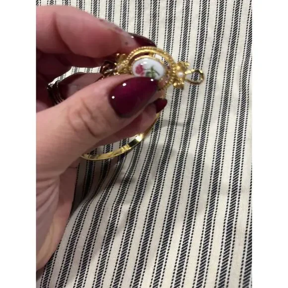 AVON Bracelet gold tones flower floral pearl fantasy victorian danty simple - Picture 7 of 11